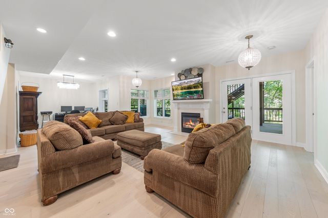 8061 Middle Bay Lane, Indianapolis, IN 46236
