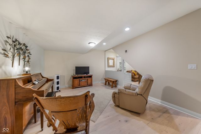 8061 Middle Bay Lane, Indianapolis, IN 46236