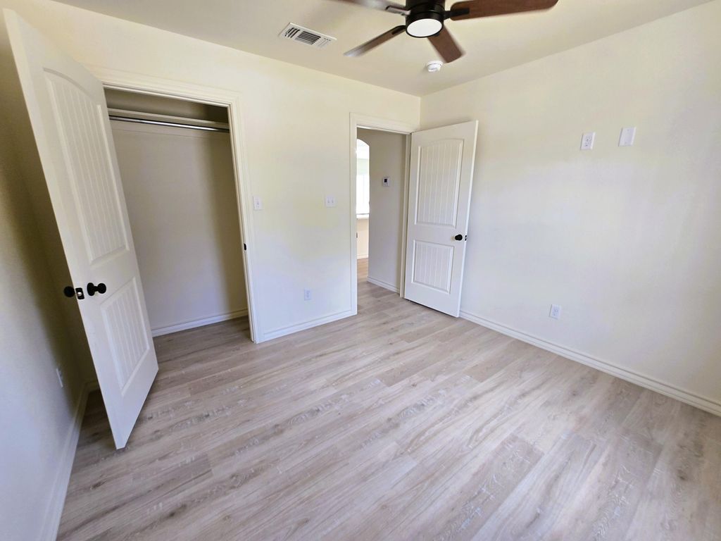 Image 11 of property listing at 438 E 45th Street, San Angelo, TX 76903