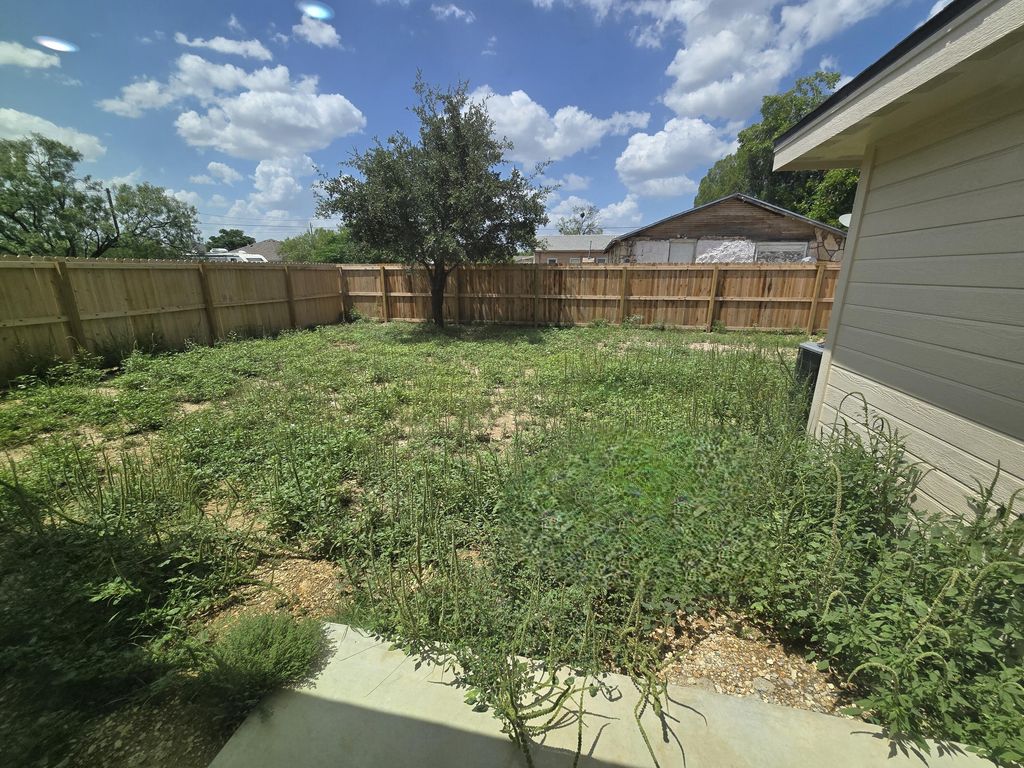 Image 15 of property listing at 438 E 45th Street, San Angelo, TX 76903