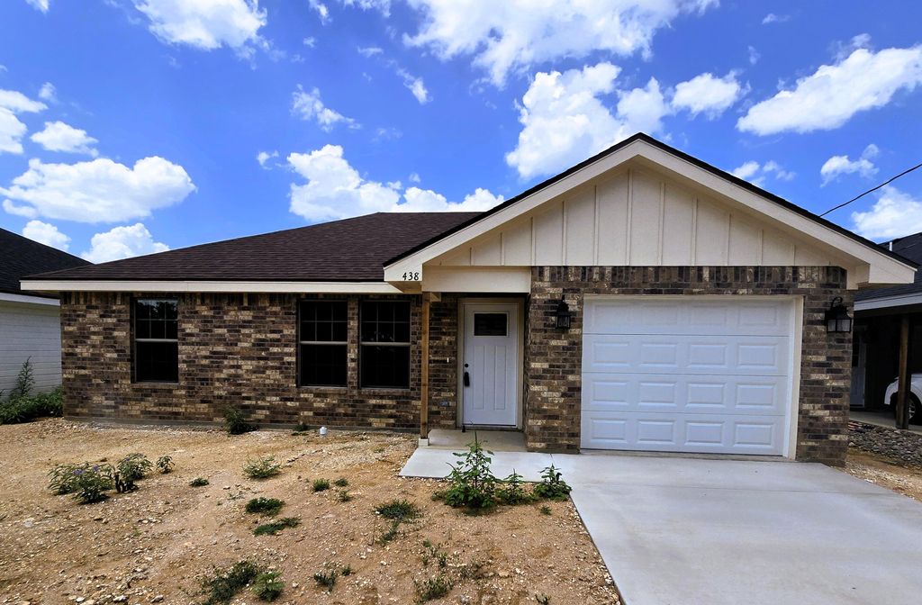 Image 2 of property listing at 438 E 45th Street, San Angelo, TX 76903