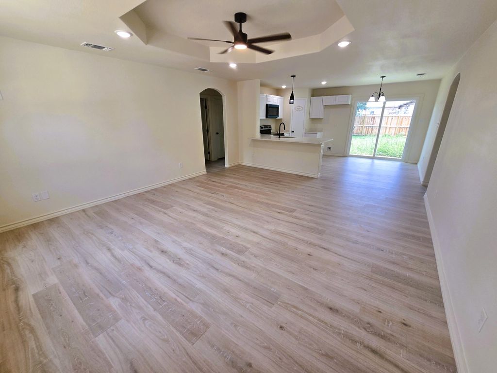 Image 3 of property listing at 438 E 45th Street, San Angelo, TX 76903