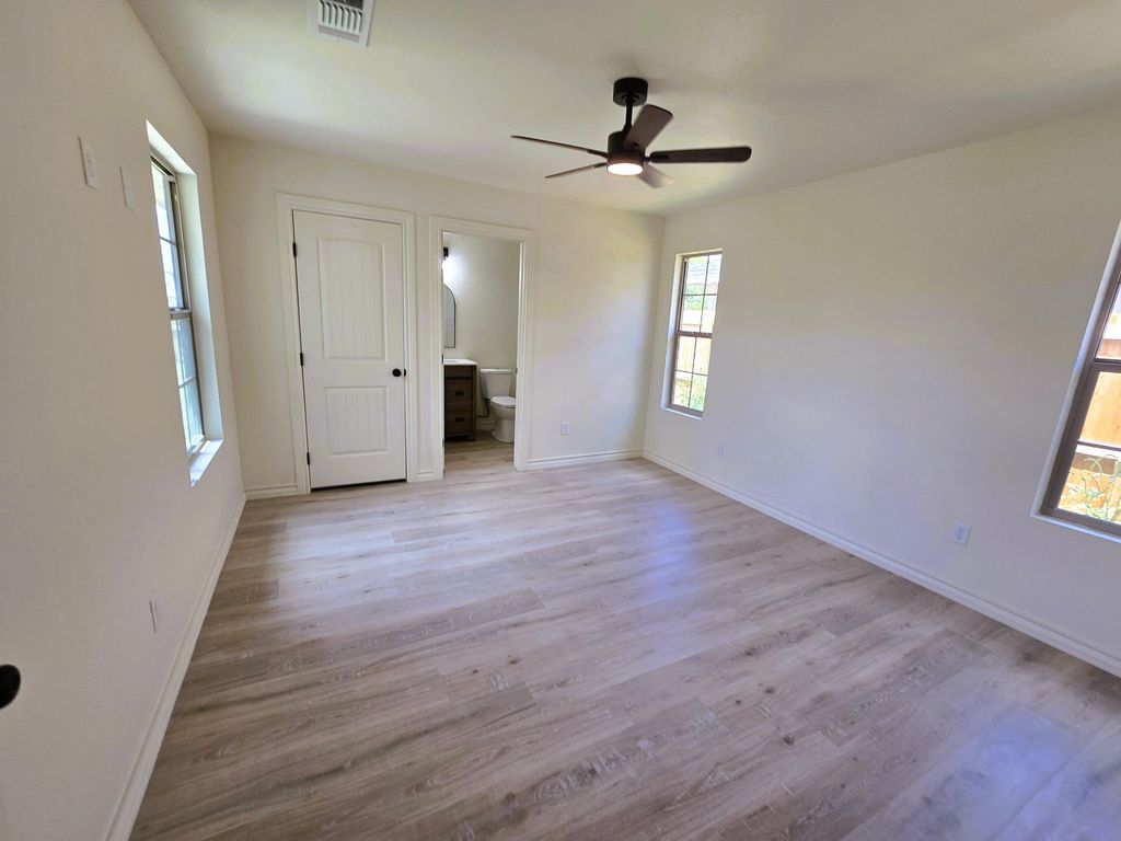 Image 7 of property listing at 438 E 45th Street, San Angelo, TX 76903