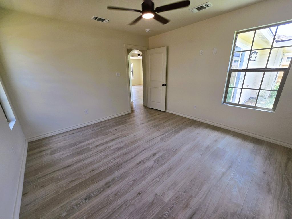 Image 8 of property listing at 438 E 45th Street, San Angelo, TX 76903