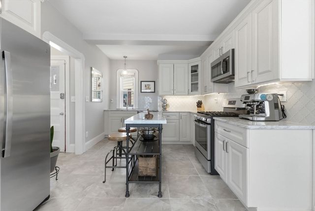 27 Liberty Hill Ave, Salem, MA 01970