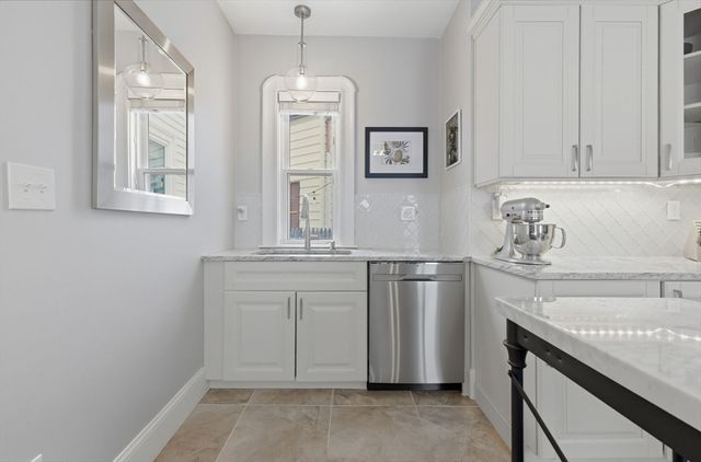 27 Liberty Hill Ave, Salem, MA 01970