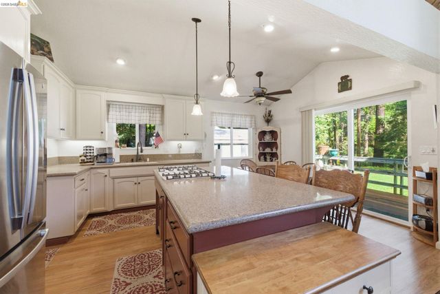 21685 Rogue River, Sonora, CA 95370