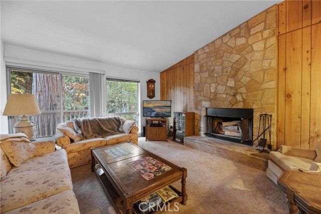103 Rockledge Lane, Lake Arrowhead, CA 92352
