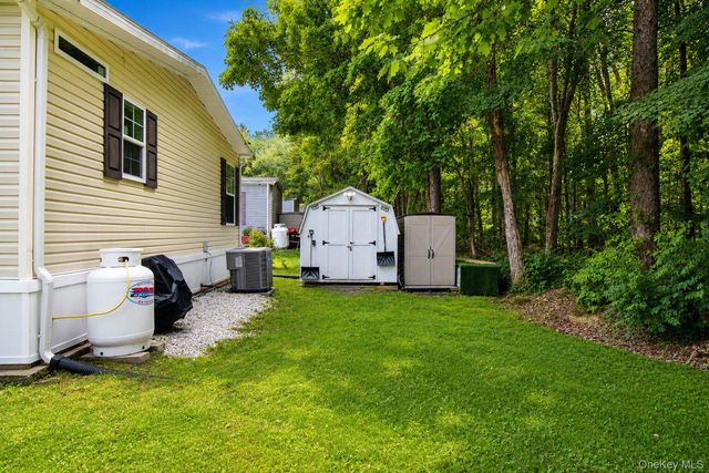 575 Creek Road 5A, Poughkeepsie, NY 12601