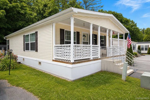 575 Creek Road 5A, Poughkeepsie, NY 12601