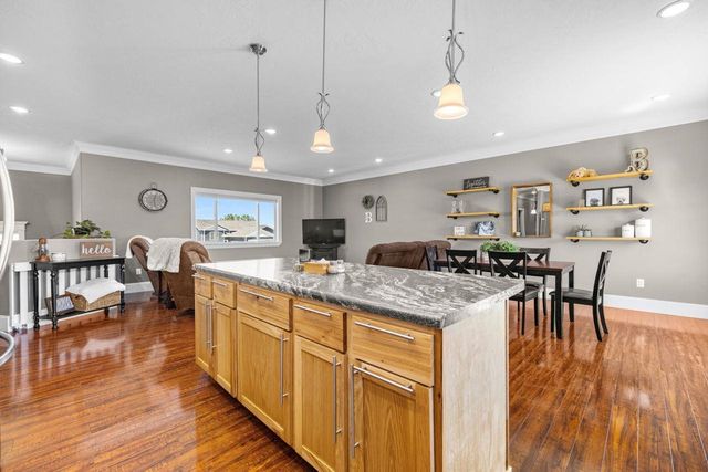 405 6th Ave SW, Surrey, ND 58785