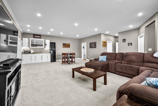 405 6th Ave SW, Surrey, ND 58785