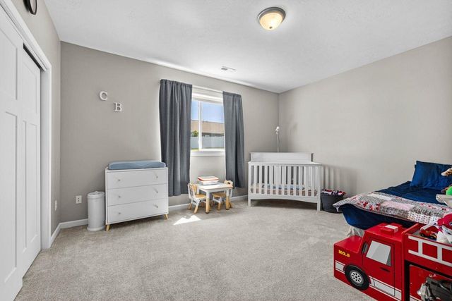 405 6th Ave SW, Surrey, ND 58785