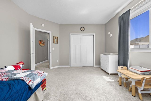 405 6th Ave SW, Surrey, ND 58785
