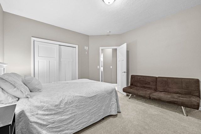 405 6th Ave SW, Surrey, ND 58785