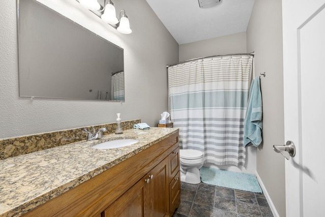 405 6th Ave SW, Surrey, ND 58785