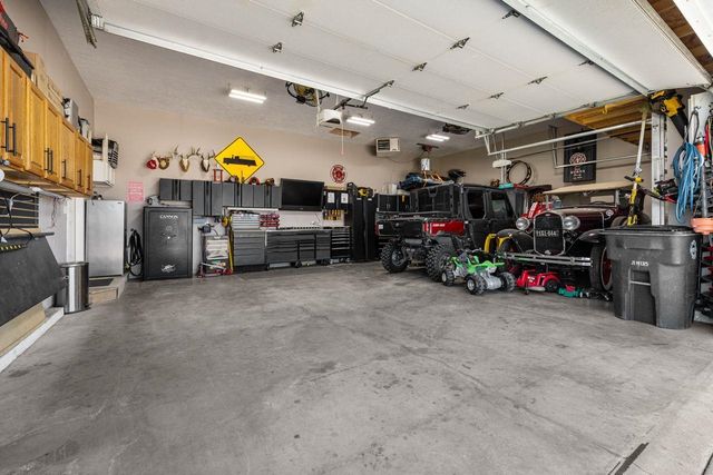 405 6th Ave SW, Surrey, ND 58785