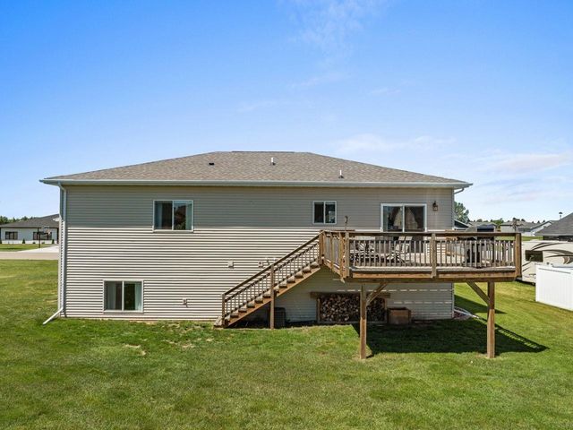 405 6th Ave SW, Surrey, ND 58785