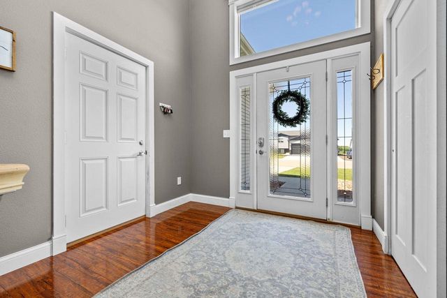 405 6th Ave SW, Surrey, ND 58785
