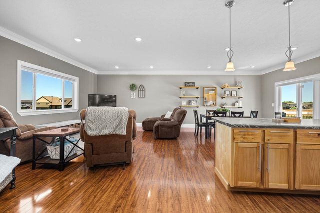 405 6th Ave SW, Surrey, ND 58785