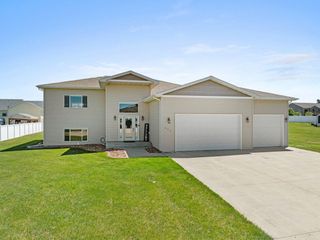 405 6th Ave SW, Surrey, ND 58785