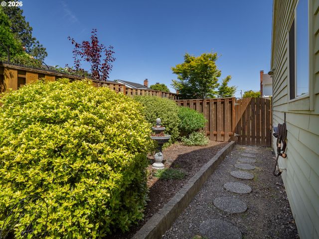 4808 Sw WEMBLEY Pl, Beaverton, OR 97005
