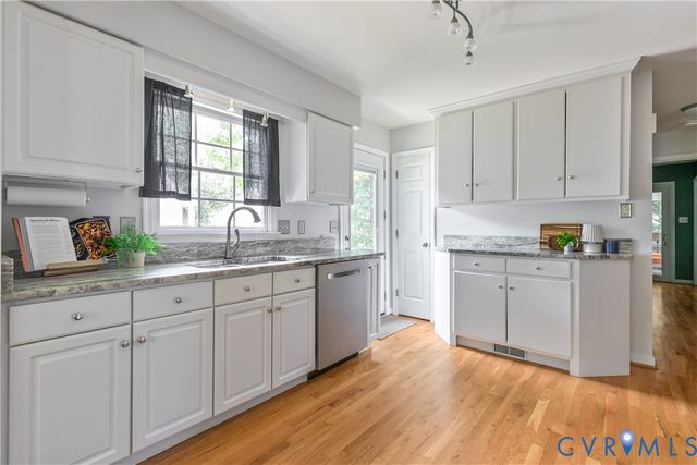 2111 Raintree Dr, Henrico, VA 23238
