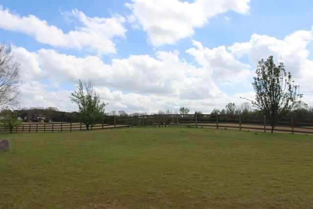 1015 CLAY POND DR, Unincorporated, TN 38060