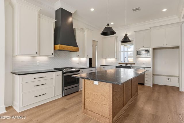 100 Sonora Lane, Lafayette, LA 70507