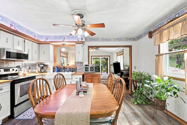 204 Chestnut Street, Leclaire, IA 52753