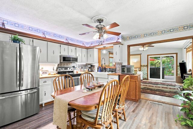 204 Chestnut Street, Leclaire, IA 52753