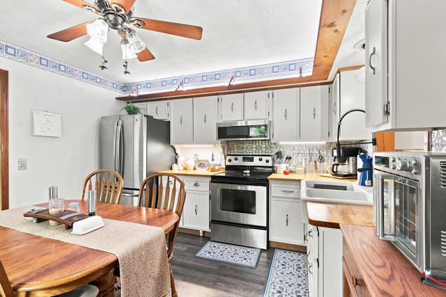 204 Chestnut Street, Leclaire, IA 52753