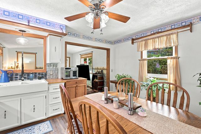 204 Chestnut Street, Leclaire, IA 52753