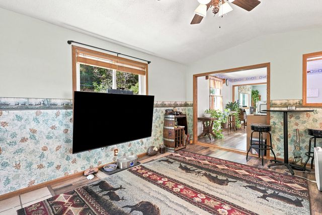 204 Chestnut Street, Leclaire, IA 52753