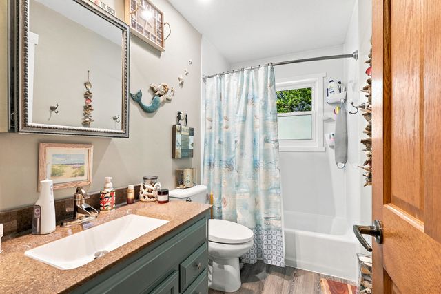 204 Chestnut Street, Leclaire, IA 52753
