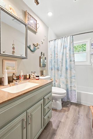 204 Chestnut Street, Leclaire, IA 52753