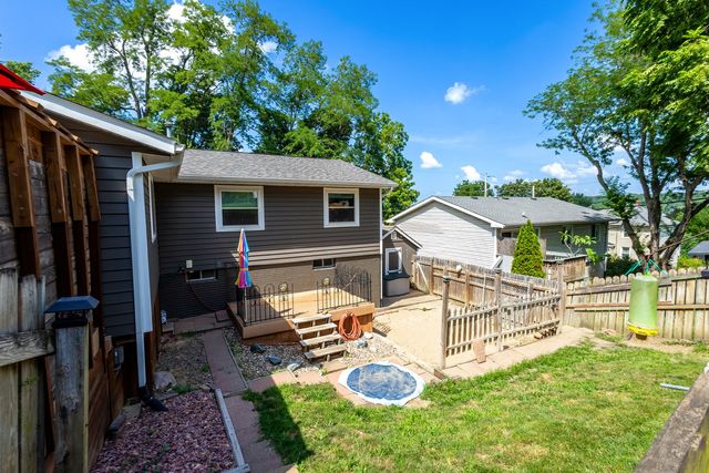 204 Chestnut Street, Leclaire, IA 52753