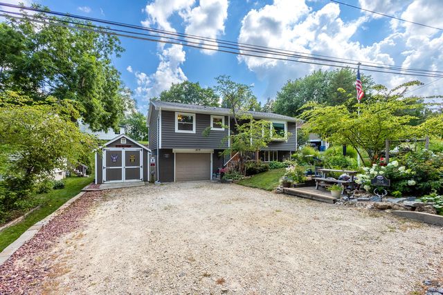 204 Chestnut Street, Leclaire, IA 52753