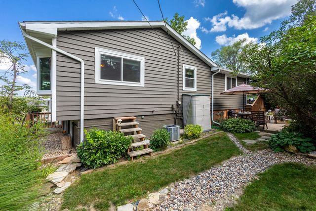 204 Chestnut Street, Leclaire, IA 52753