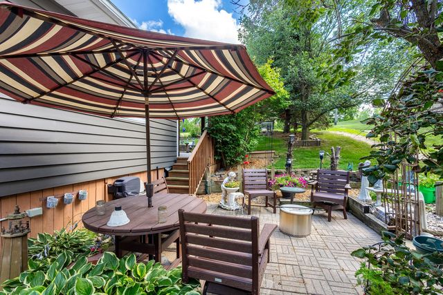 204 Chestnut Street, Leclaire, IA 52753