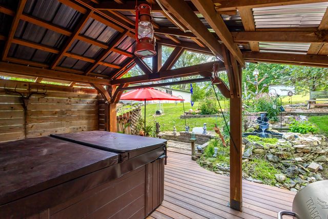 204 Chestnut Street, Leclaire, IA 52753