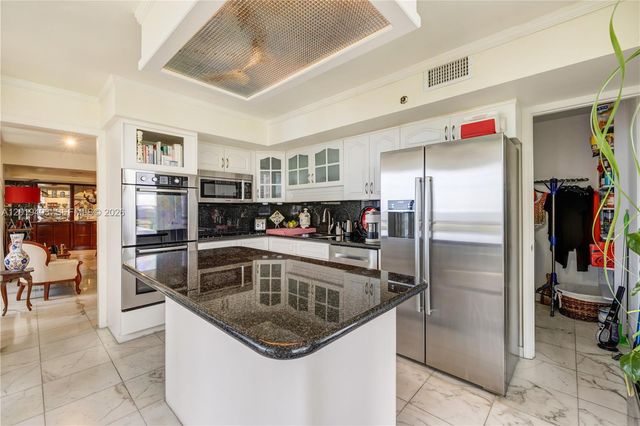 2843 S Bayshore Dr 11F, Miami, FL 33133