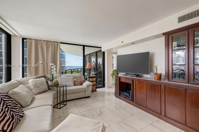 2843 S Bayshore Dr 11F, Miami, FL 33133