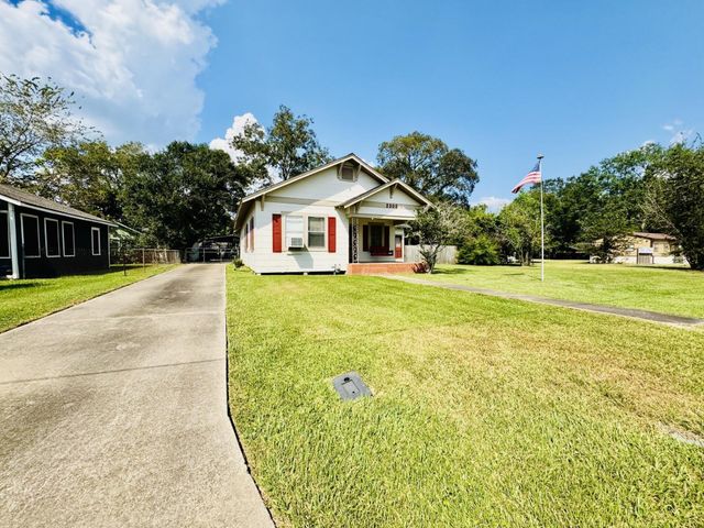 2305 Beaumont Avenue, Liberty, TX 77575