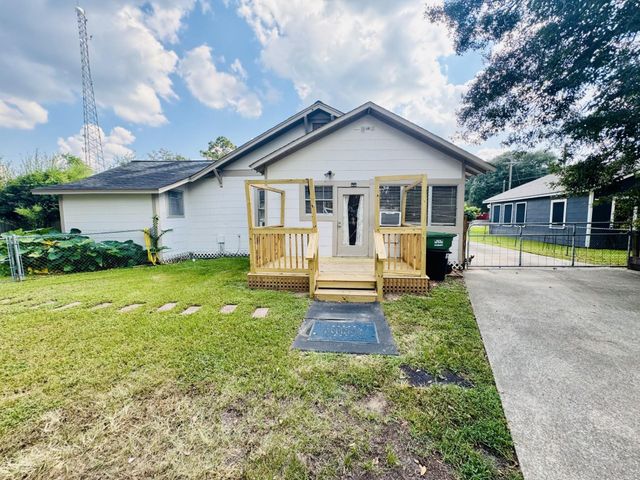 2305 Beaumont Avenue, Liberty, TX 77575