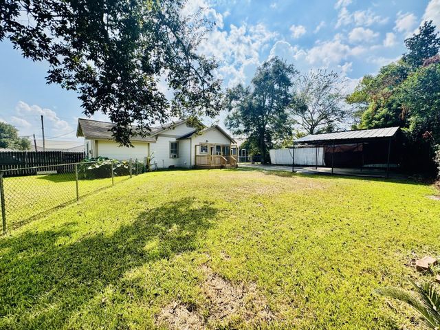 2305 Beaumont Avenue, Liberty, TX 77575