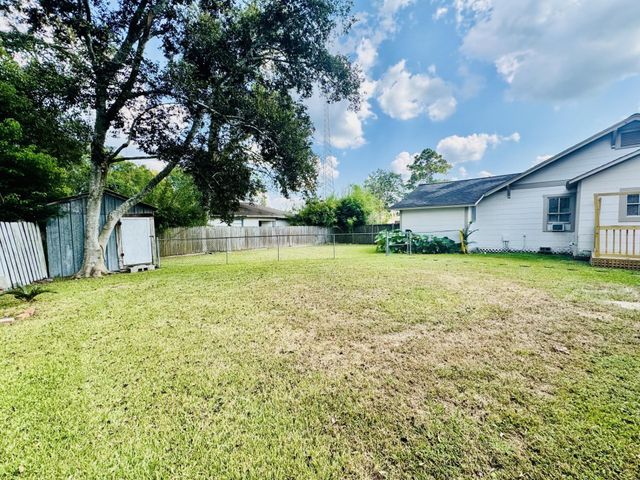 2305 Beaumont Avenue, Liberty, TX 77575