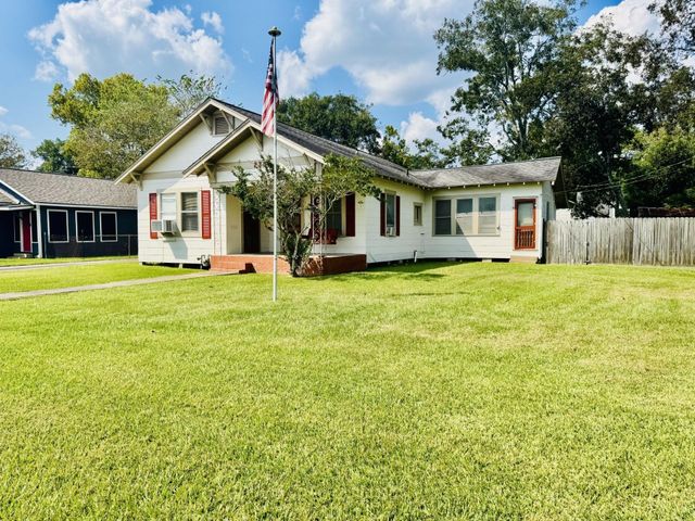 2305 Beaumont Avenue, Liberty, TX 77575
