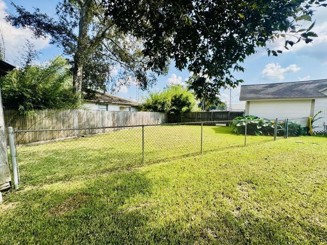 2305 Beaumont Avenue, Liberty, TX 77575