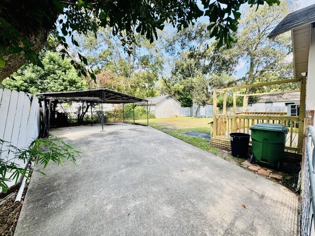 2305 Beaumont Avenue, Liberty, TX 77575